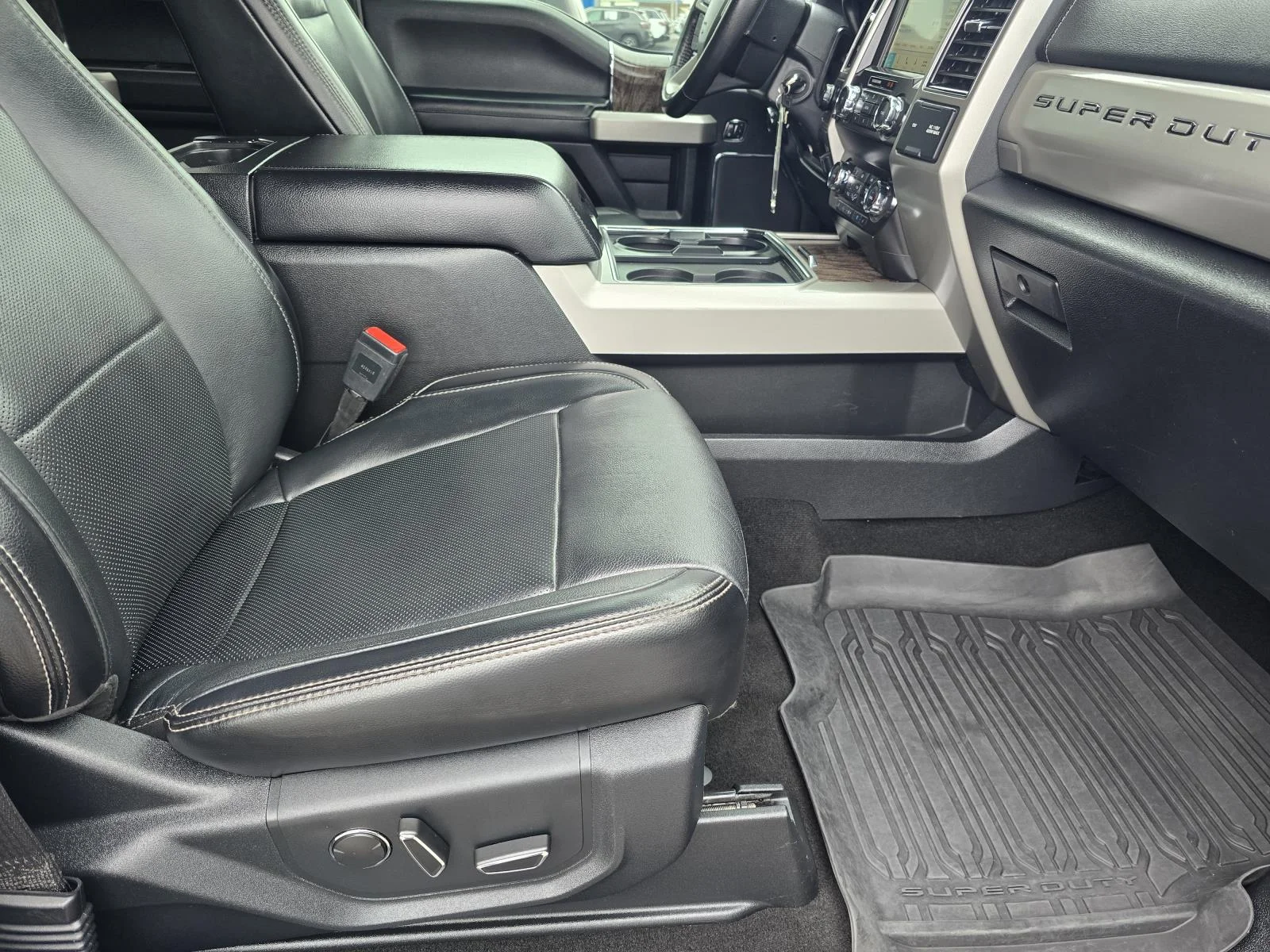 Used 2019 Oxford White Ford LARIAT image 21