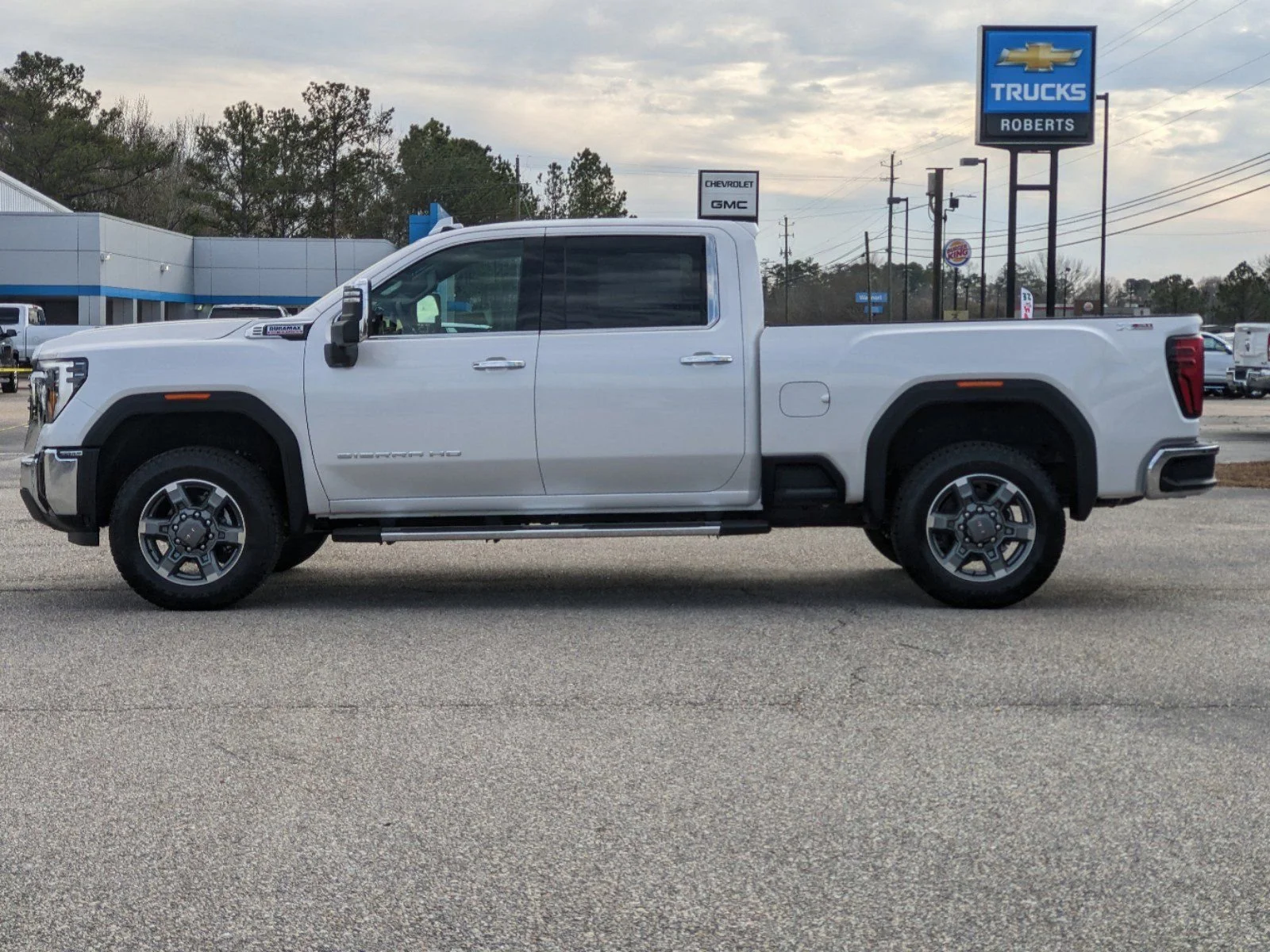 New 2025 White Frost Tricoat GMC SLT image 2