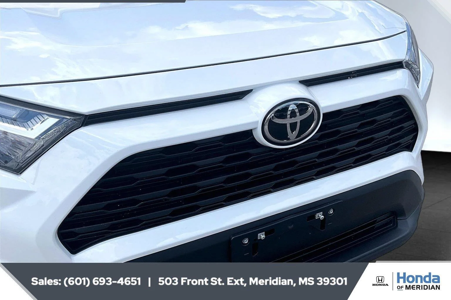 Used 2025 Ice Cap Toyota LE image 21