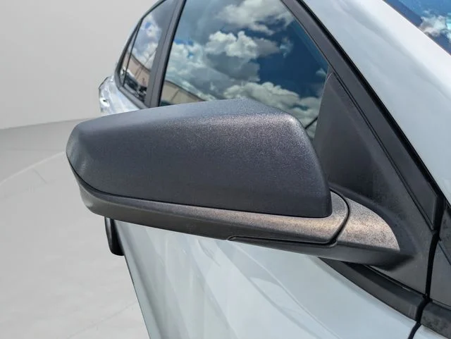 Used 2022 White Chevrolet LS image 8