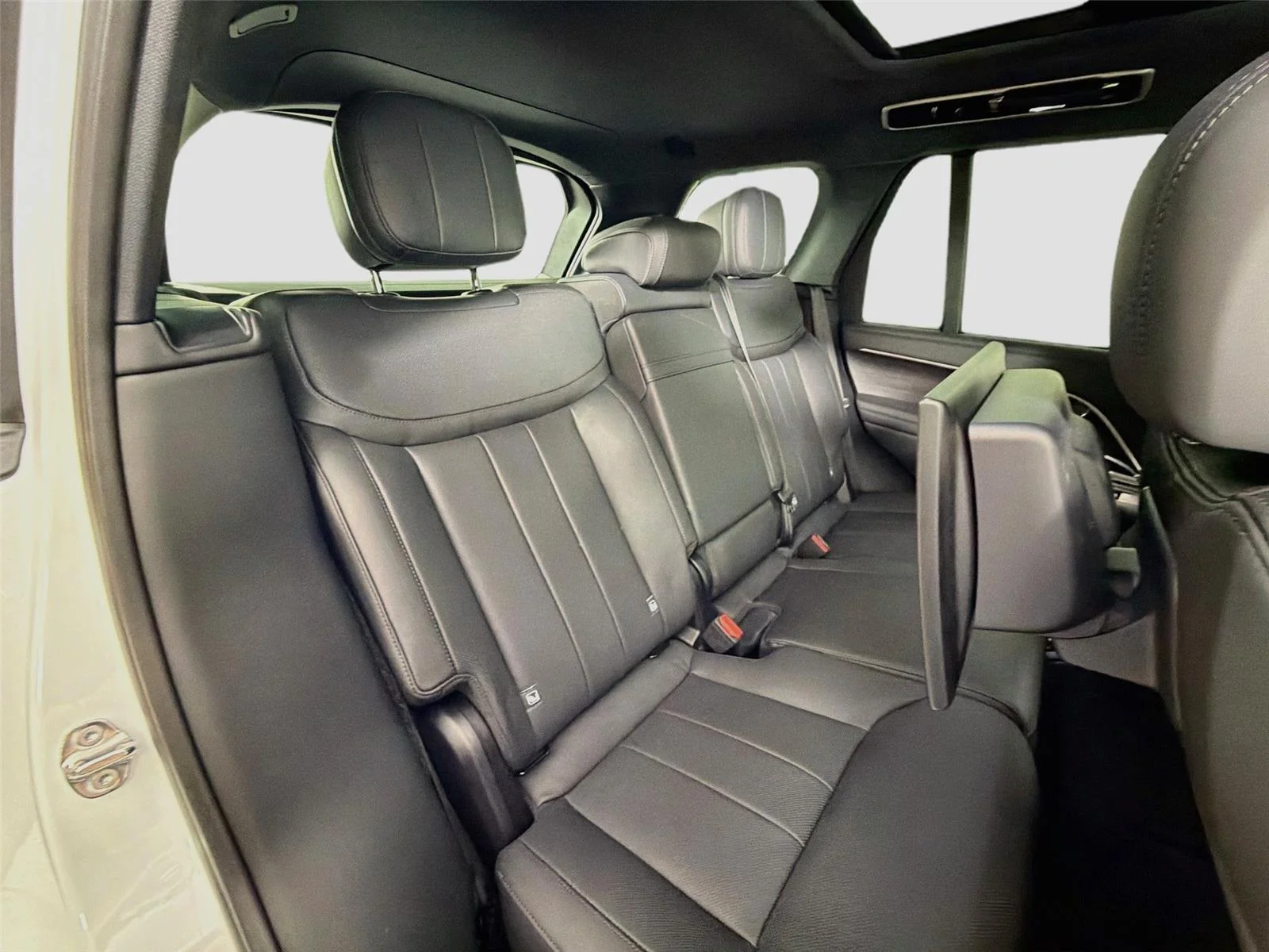 2025 Land Rover Range Rover SE - Photo 27