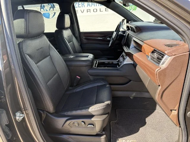 Used 2021  GMC Denali image 29