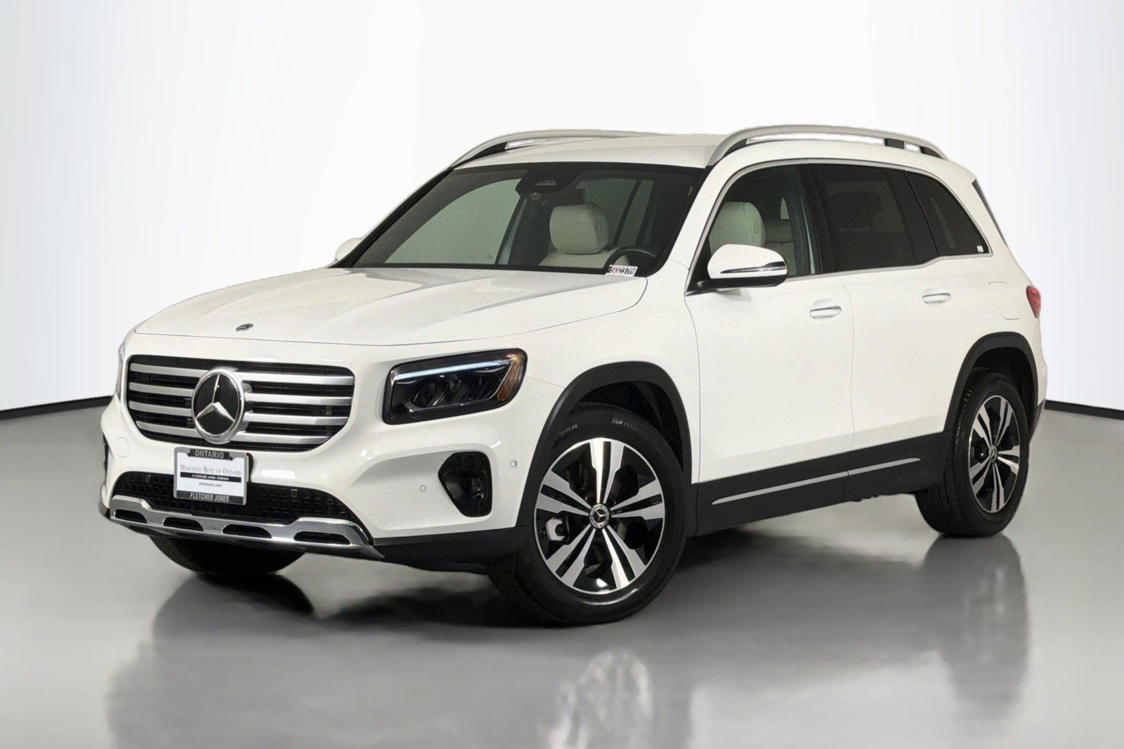 Used 2025 Polar White Mercedes-Benz GLB 250 image 1