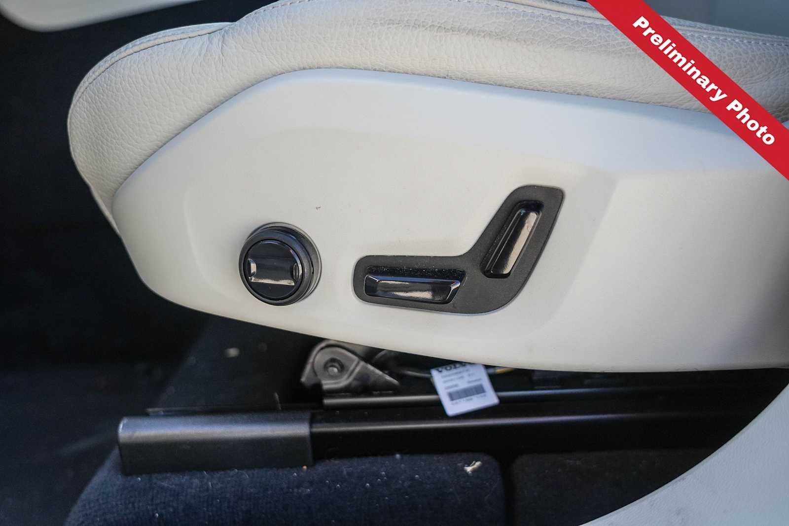 Used 2023 Gray Volvo Plus Dark Theme image 17