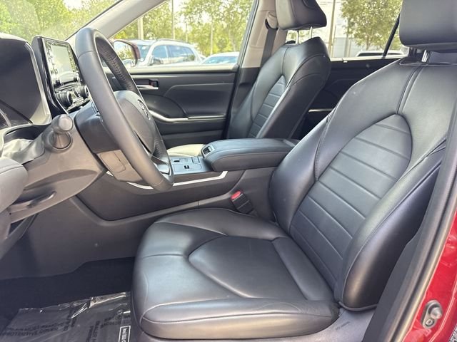 2022 Toyota Highlander XLE - Photo 11