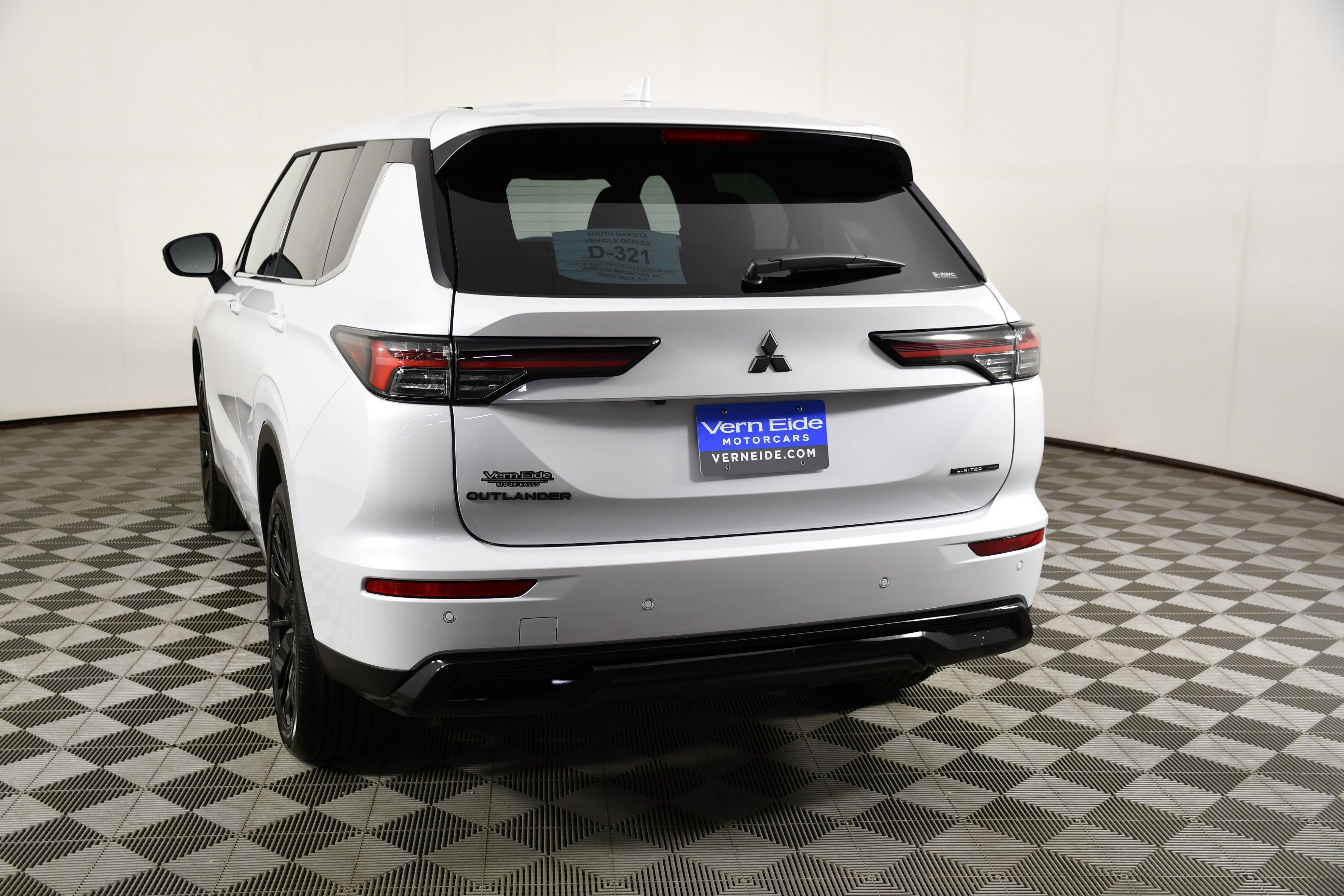 New 2026 White Diamond Mitsubishi LE image 7