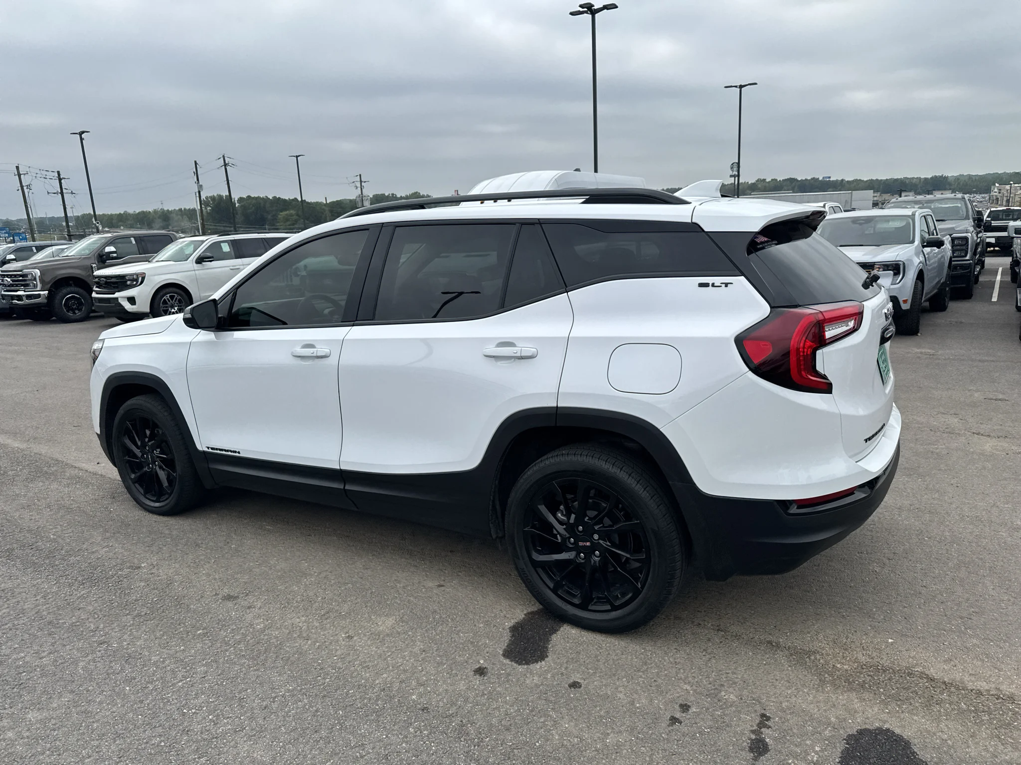 Used 2024 Summit White GMC SLT image 9