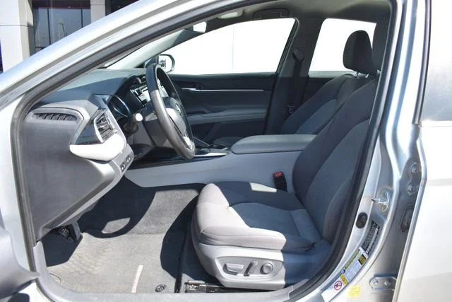 Used 2018 Silver Toyota LE image 11