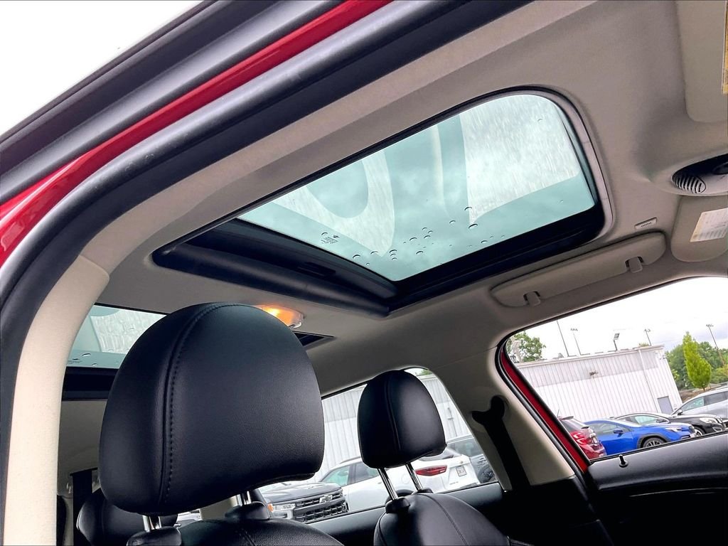 Used 2015 Red MINI Base image 21