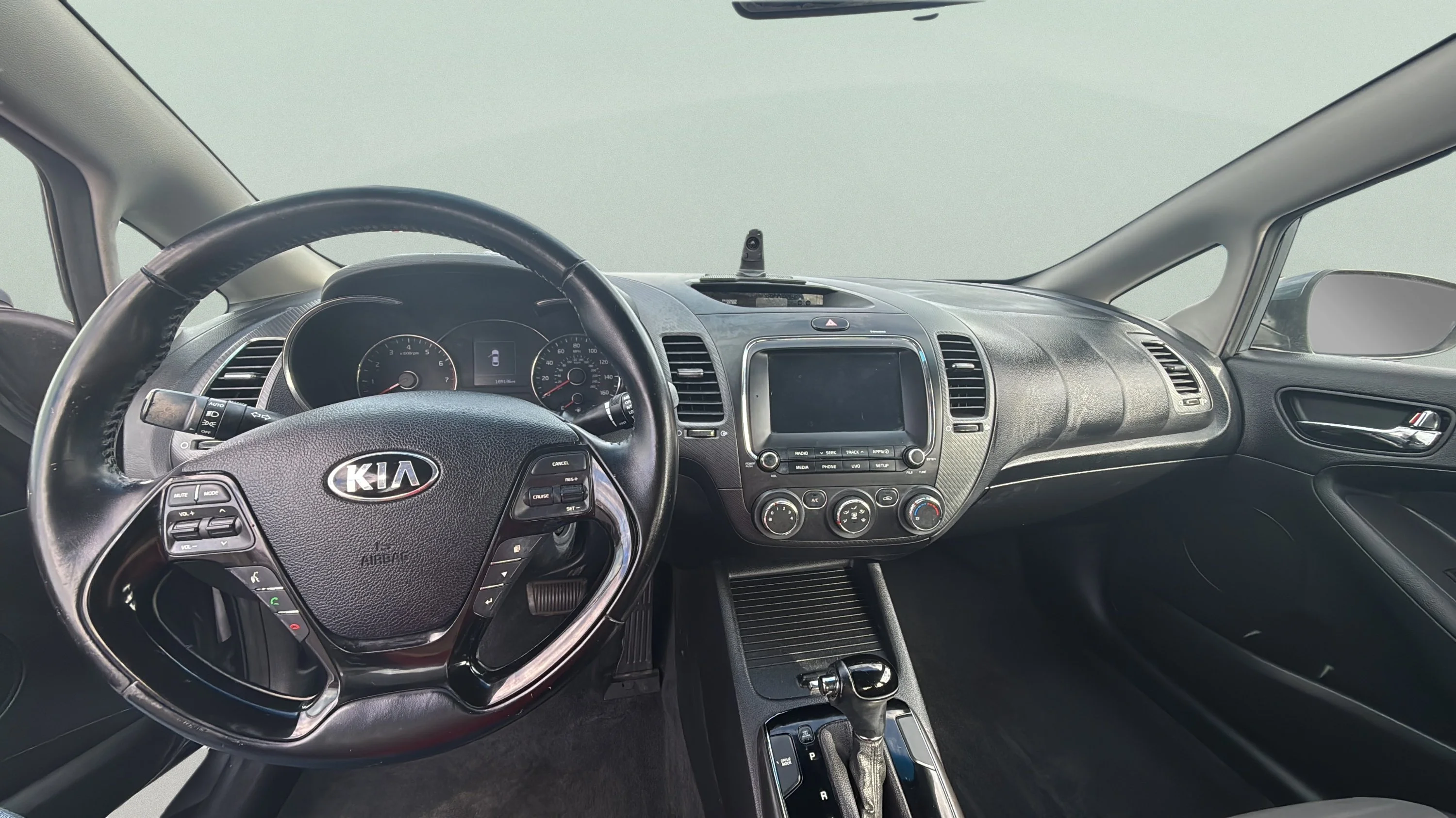 Used 2017 Gray Kia SE image 9