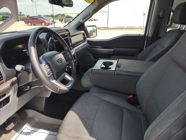 Certified Used 2025 Oxford White Ford XLT image 12