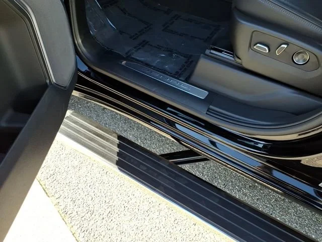 Used 2025 Onyx Black GMC Denali image 14