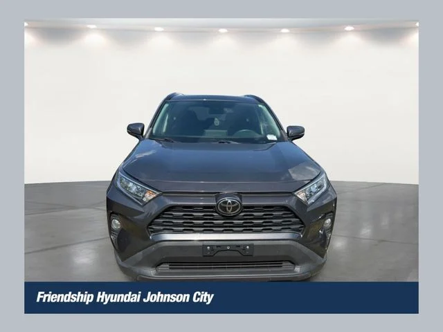 Used 2019 Gray Toyota XLE image 1