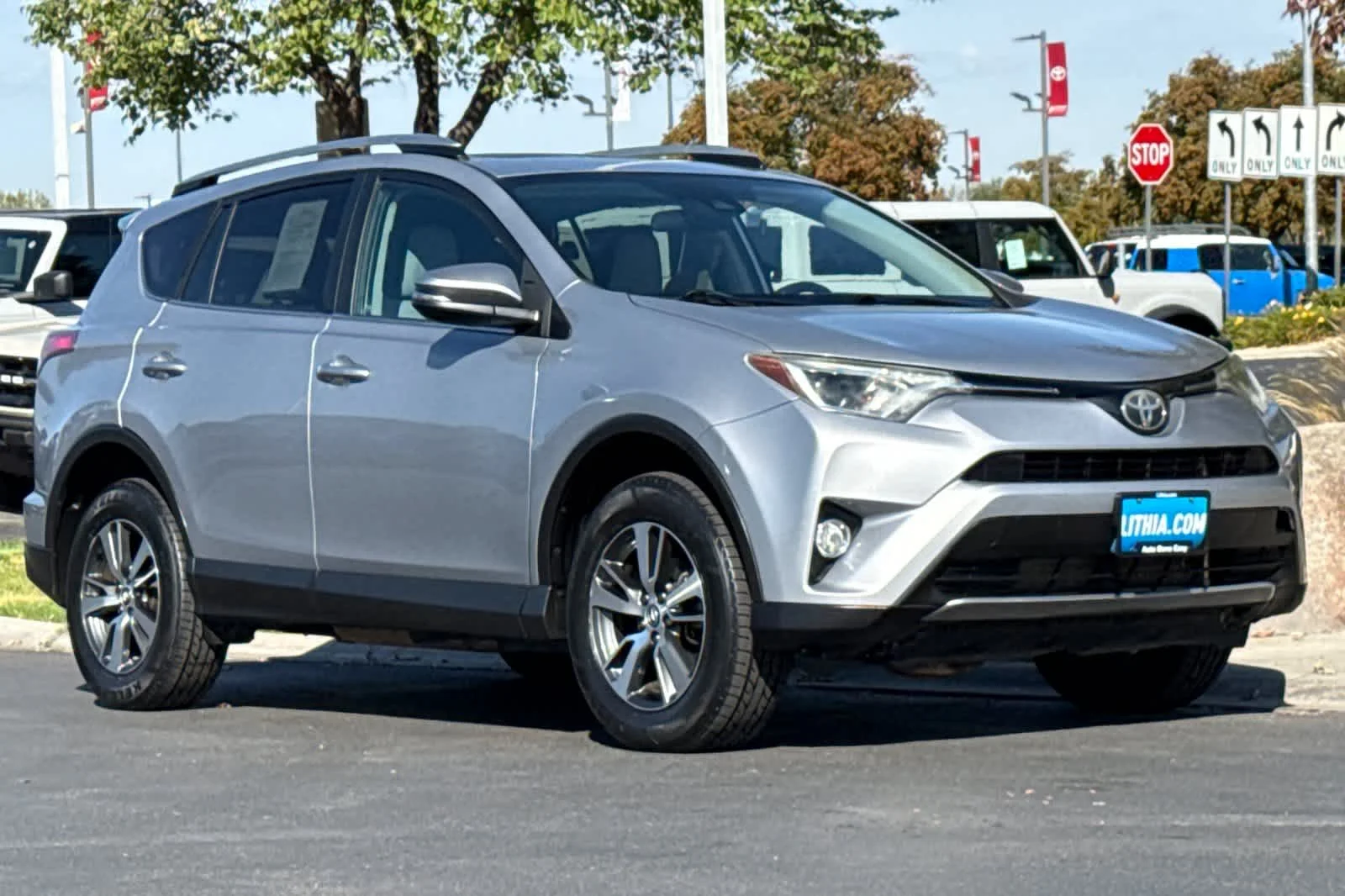 Used 2017 Silver Sky Metallic Toyota XLE image 9