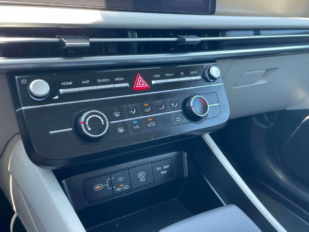 Certified Used 2025 Green Hyundai SE image 27