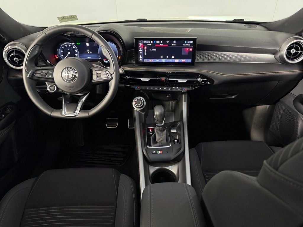 Used 2025 White Alfa Romeo Base image 12
