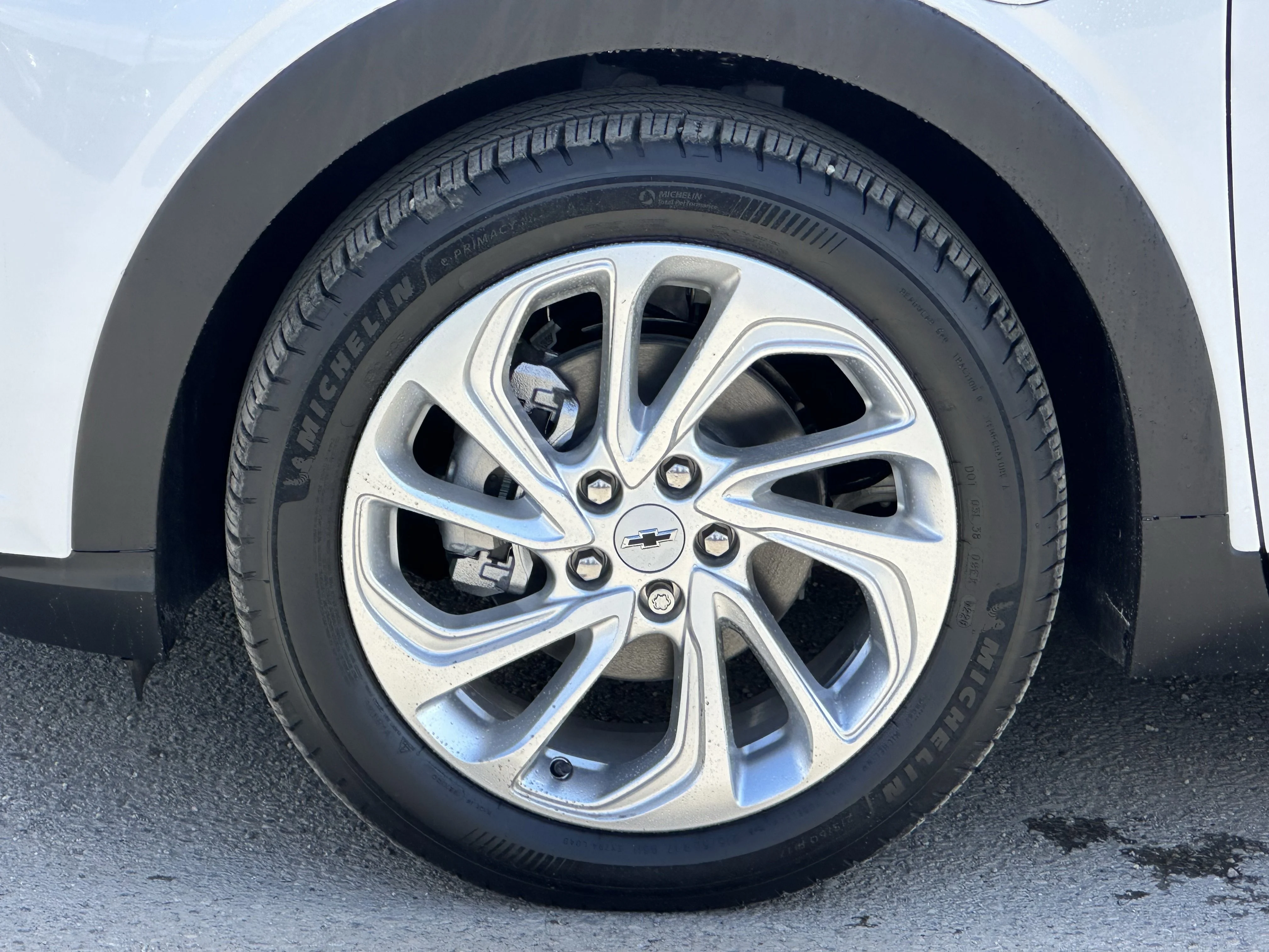 New 2027 Summit White Chevrolet LT image 6
