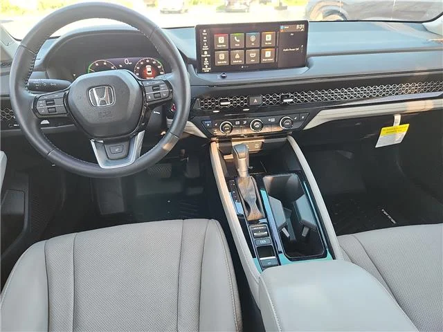 Used 2025 White Honda Touring image 9