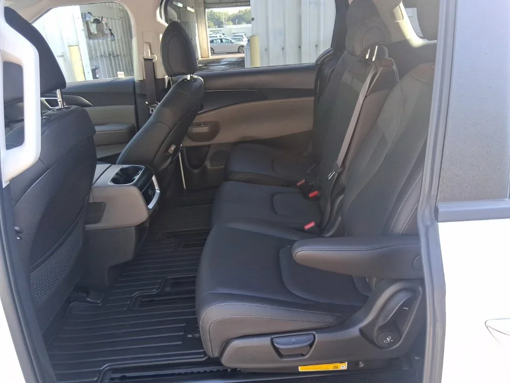 Used 2026 White Kia LXS image 16