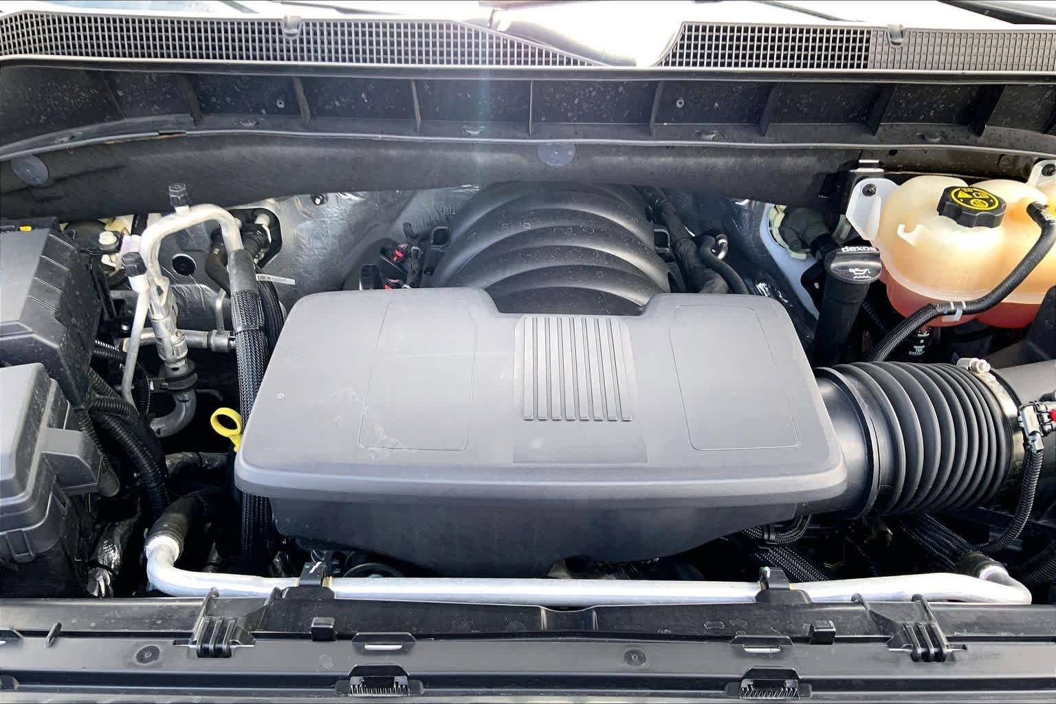 Used 2022 Summit White Chevrolet LTZ image 32