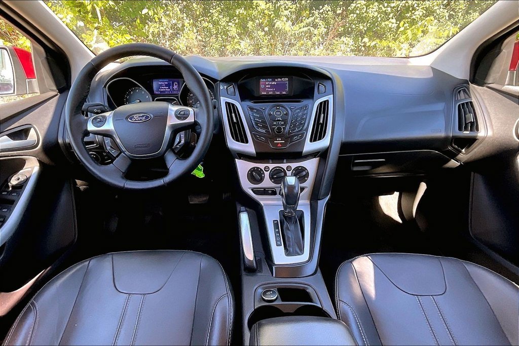 Used 2013 Red Ford SE image 15