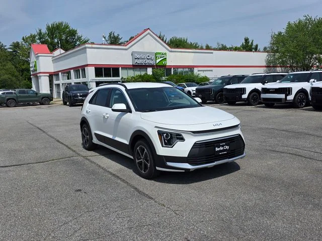 New 2026 Snow White Pearl Kia LX image 29