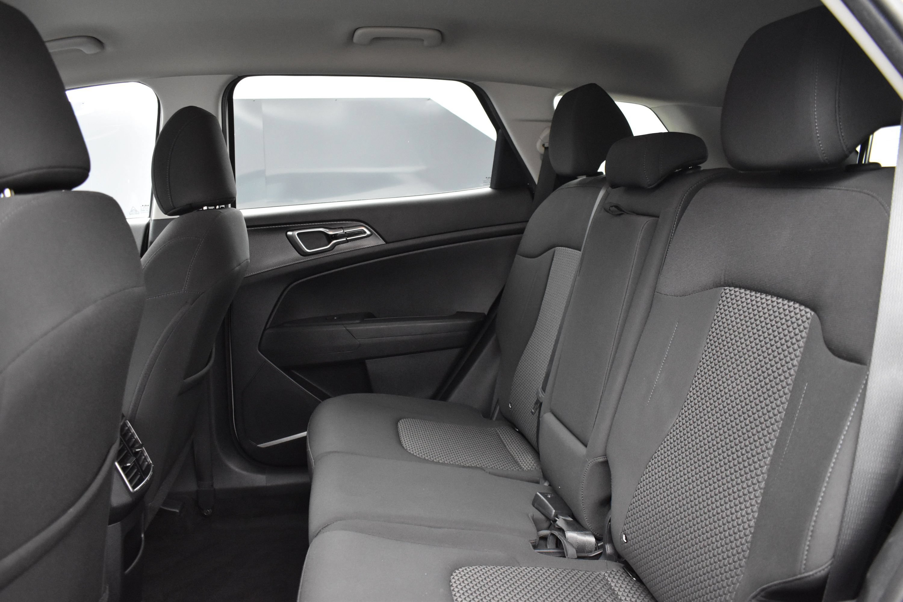 Used 2023 Snow White Pearl Kia LX image 10