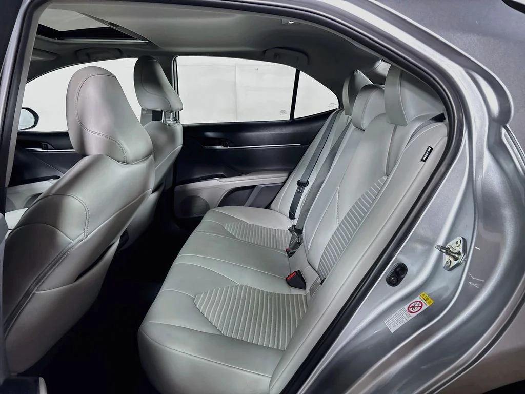 Used 2018 Silver Toyota SE image 20