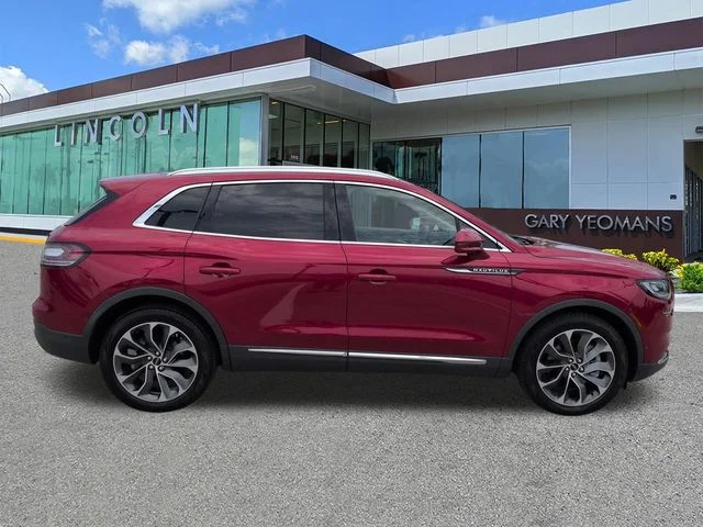 Used 2021 Red Lincoln Reserve image 3