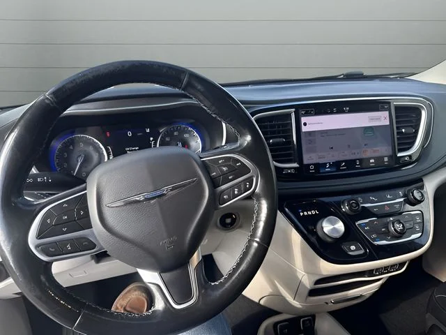 Used 2021 Silver Chrysler Touring L image 11