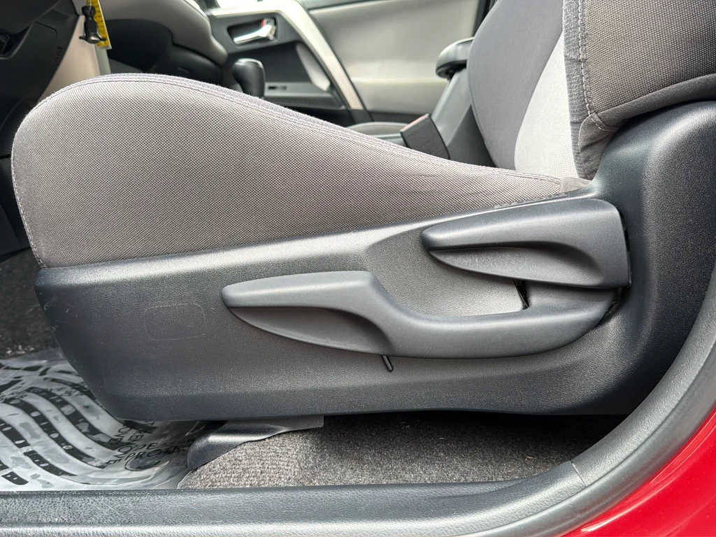 Used 2015 Red Toyota XLE image 21