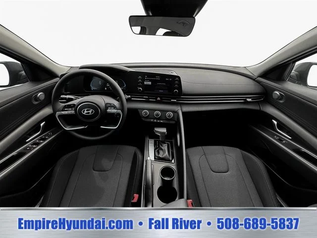 2025 Hyundai Elantra SE - Photo 13