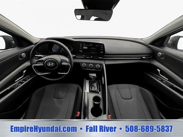 2025 Hyundai Elantra SE - Photo 13