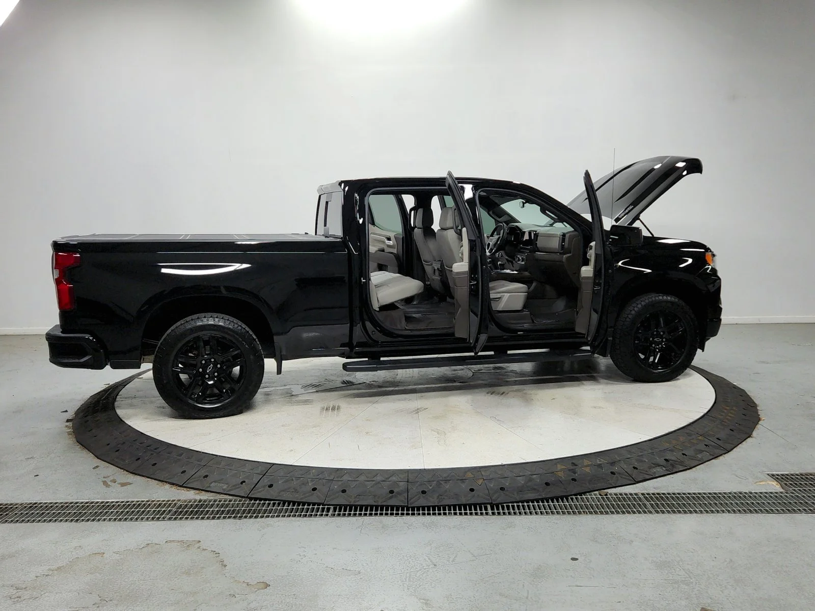 Used 2024 Black Chevrolet RST image 17