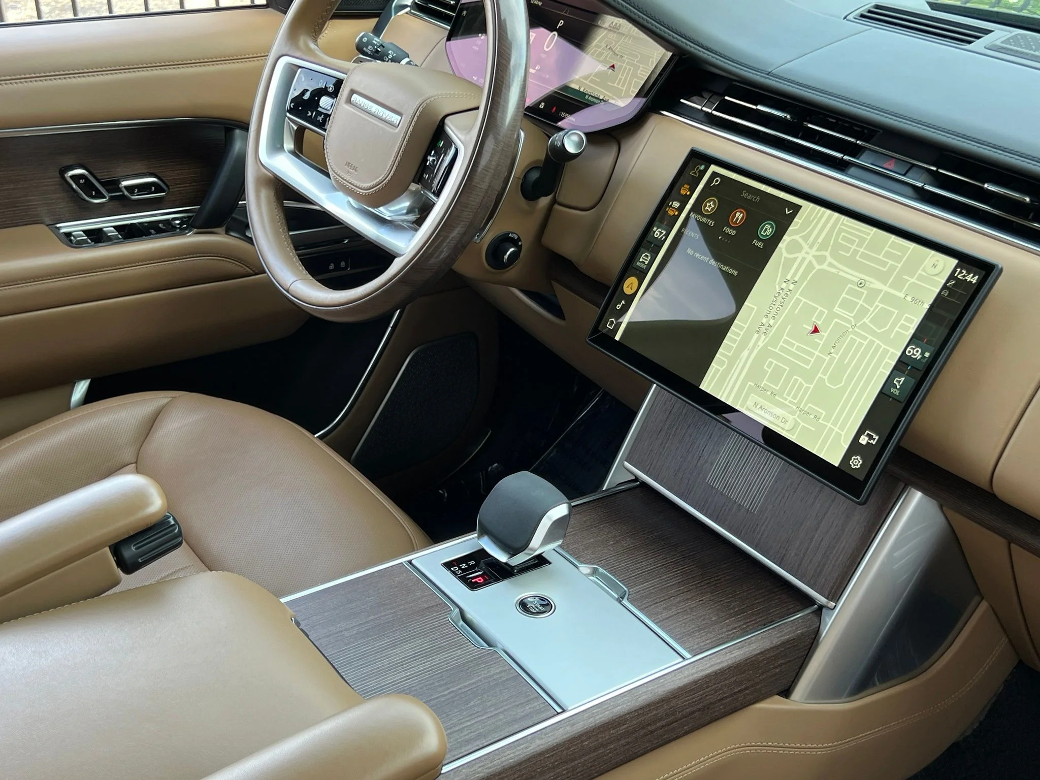 Used 2025  Land Rover Autobiography image 3