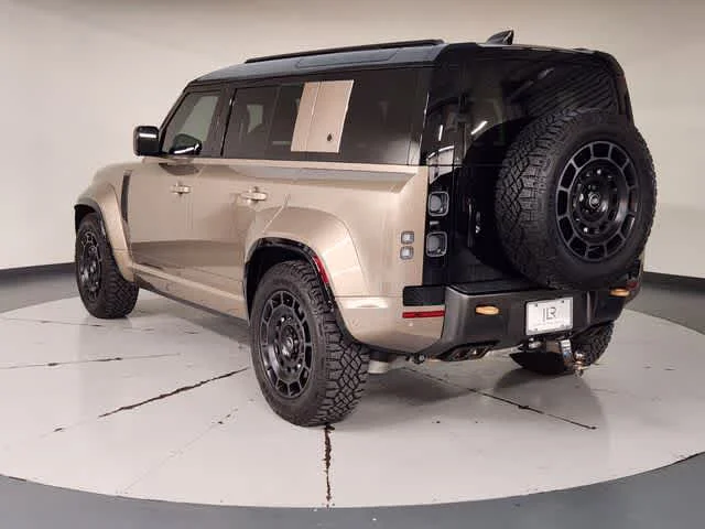 Used 2025 Petra Copper Premium Metallic Land Rover OCTA image 6