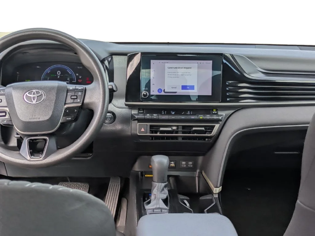 Used 2025 White Toyota LE image 21