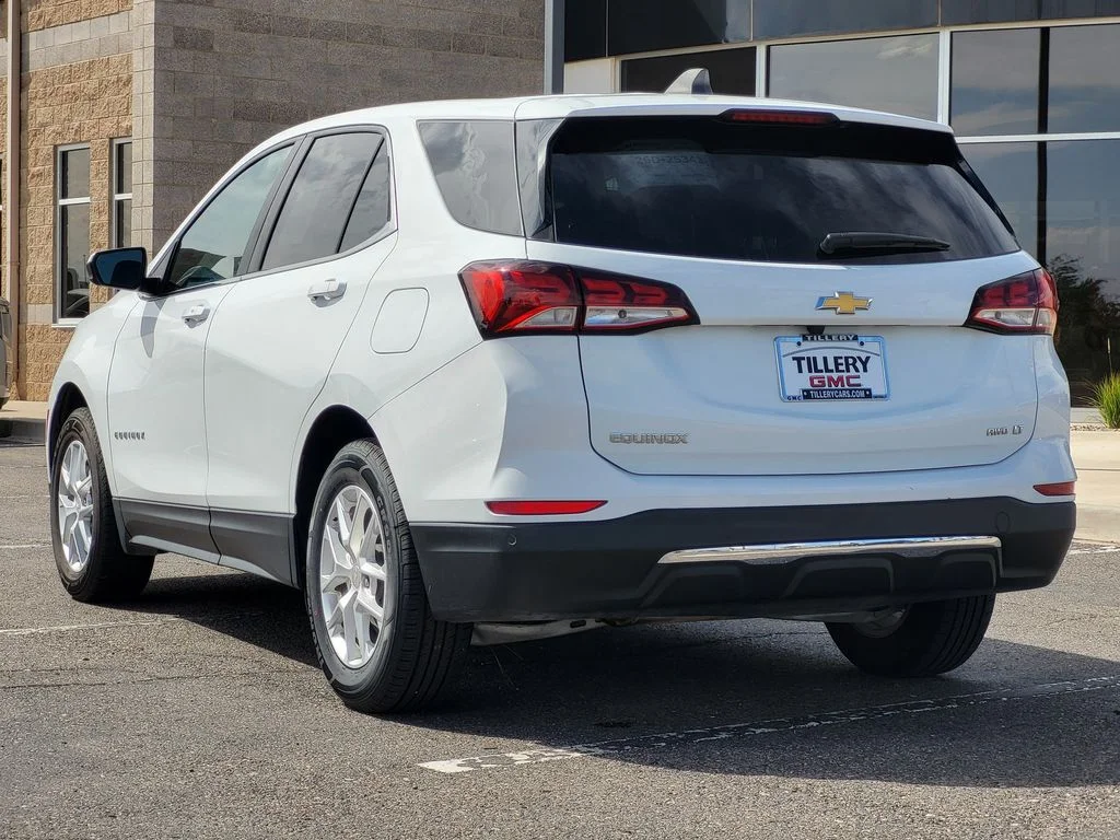 Used 2024 Summit White Chevrolet LT image 5