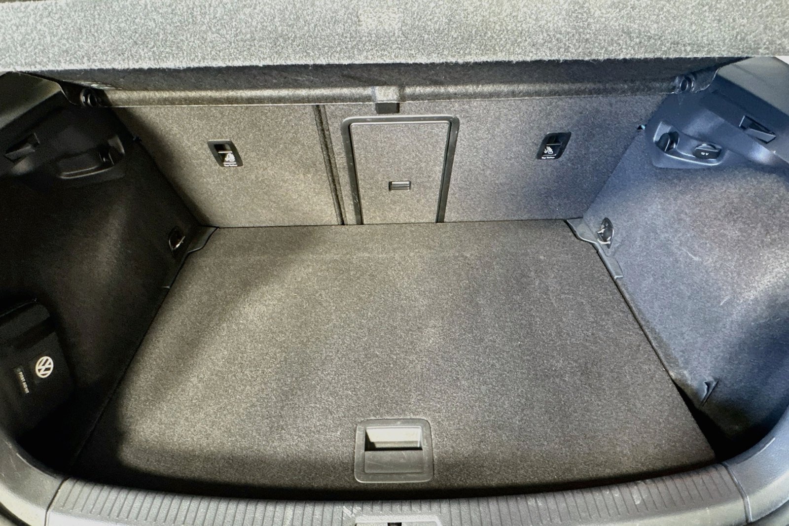 Used 2016 Pacific Blue Volkswagen SEL Premium image 24