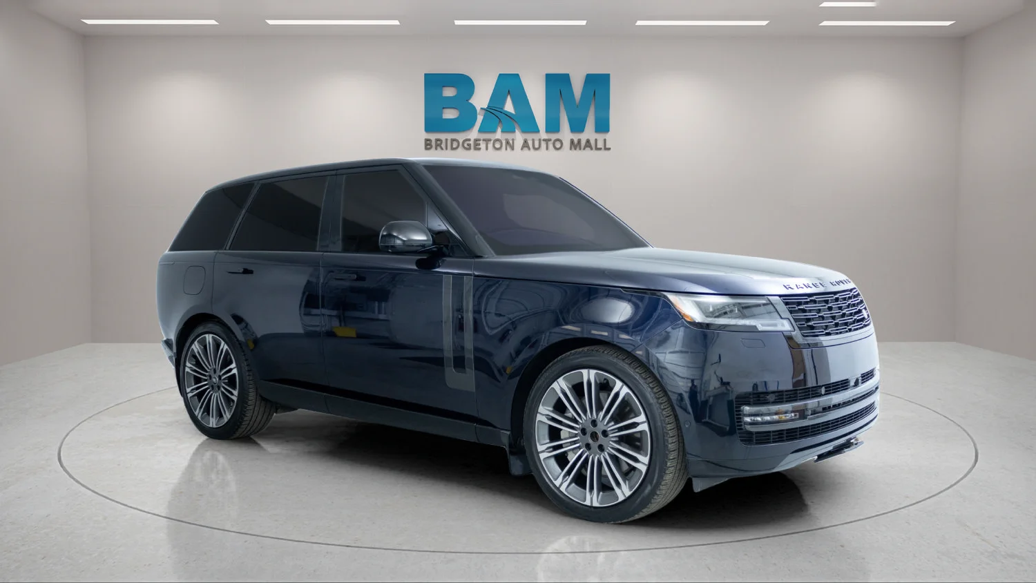 Used 2023 Blue Land Rover P530 SE image 1