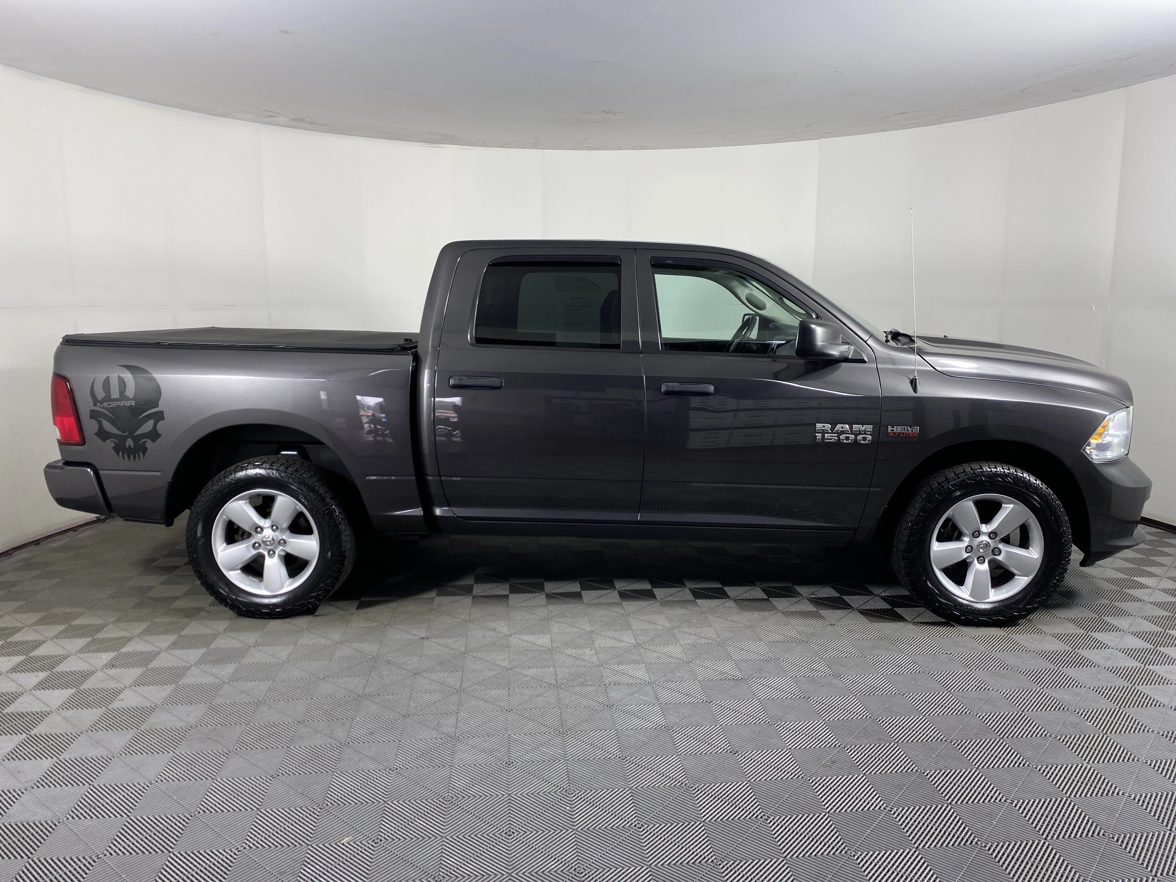 Used 2015 Granite Crystal Metallic Clearcoat Ram Express image 2