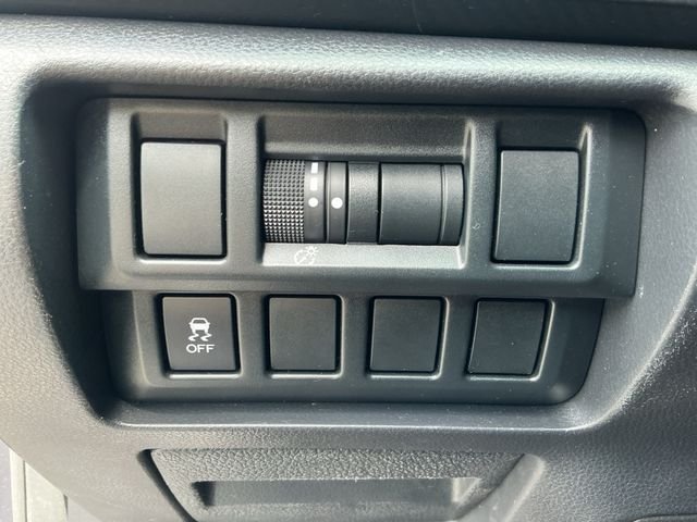 Used 2018 Gray Subaru 2.0i image 21