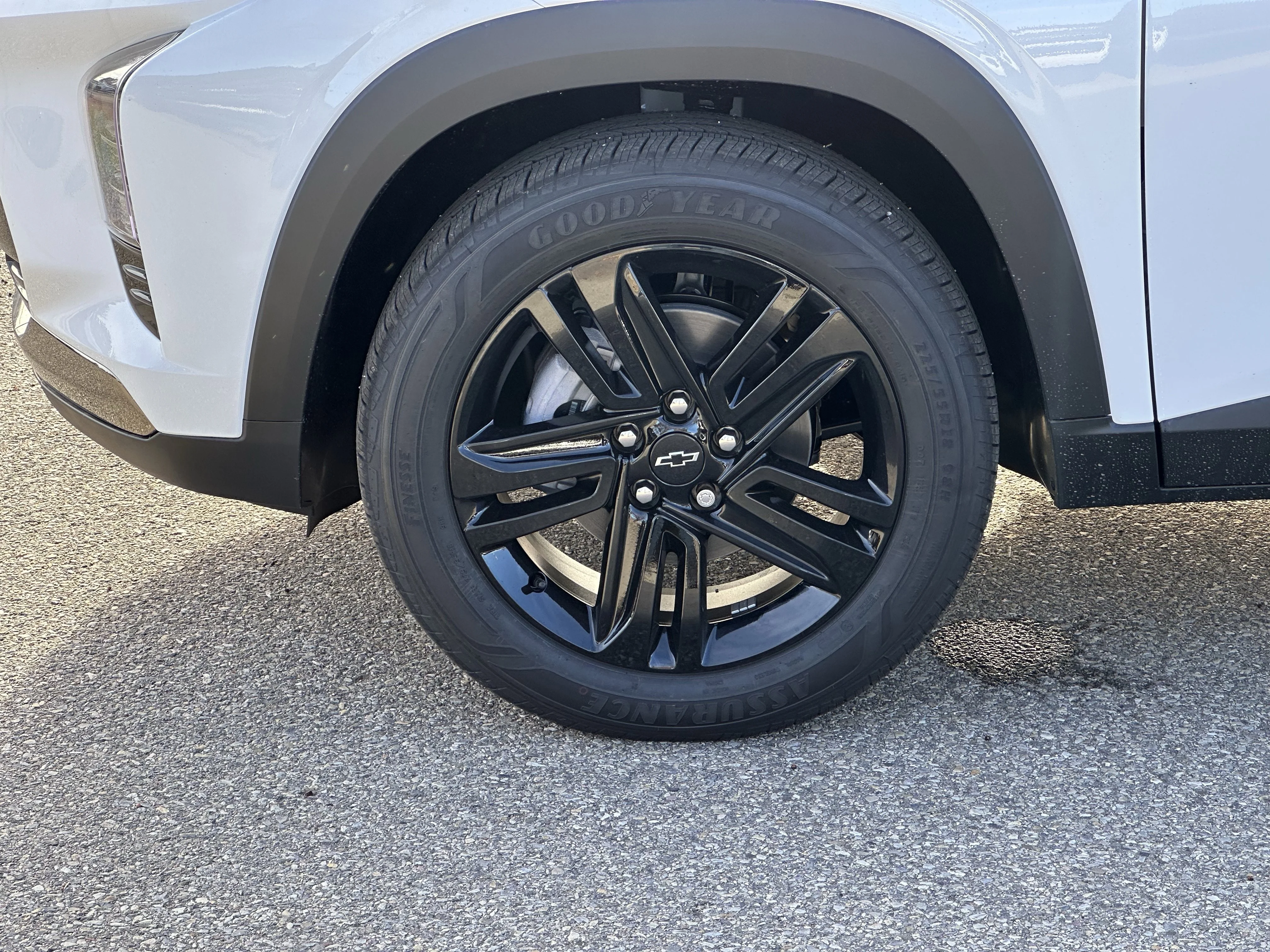 New 2026 Summit White Chevrolet ACTIV image 8
