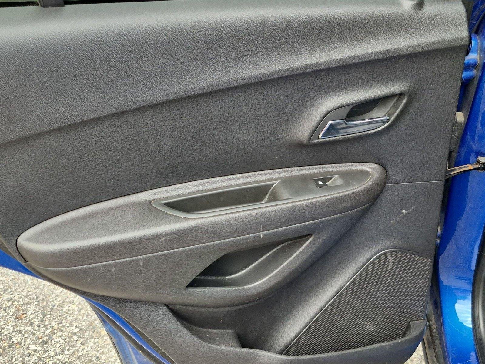 Used 2015 Brilliant Blue Metallic Chevrolet LT image 29