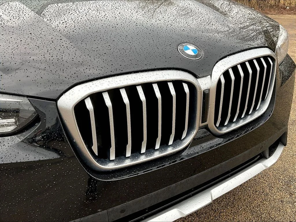 Used 2023 Jet Black BMW xDrive30i image 32