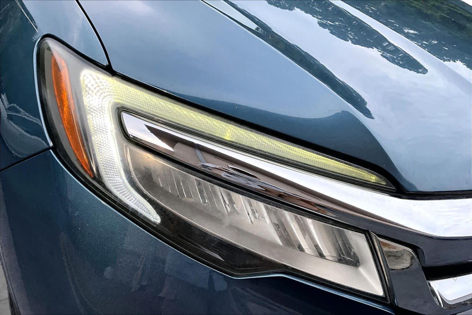 Used 2019 Steel Sapphire Metallic Honda Touring 8-Passenger image 28