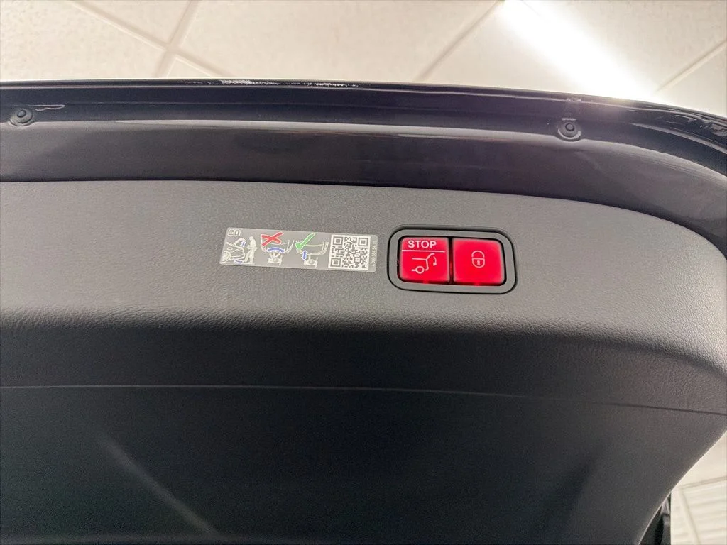 Used 2026 Gray Mercedes-Benz GLC 300 image 25