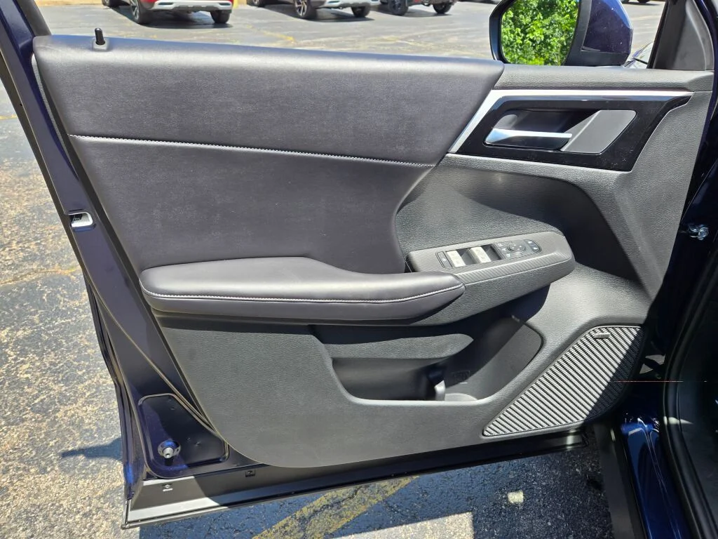 New 2026 Blue Mitsubishi SE image 18