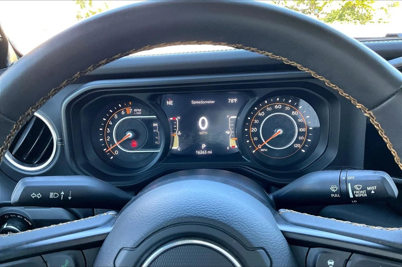 Used 2024 Gray Jeep Sport S image 10