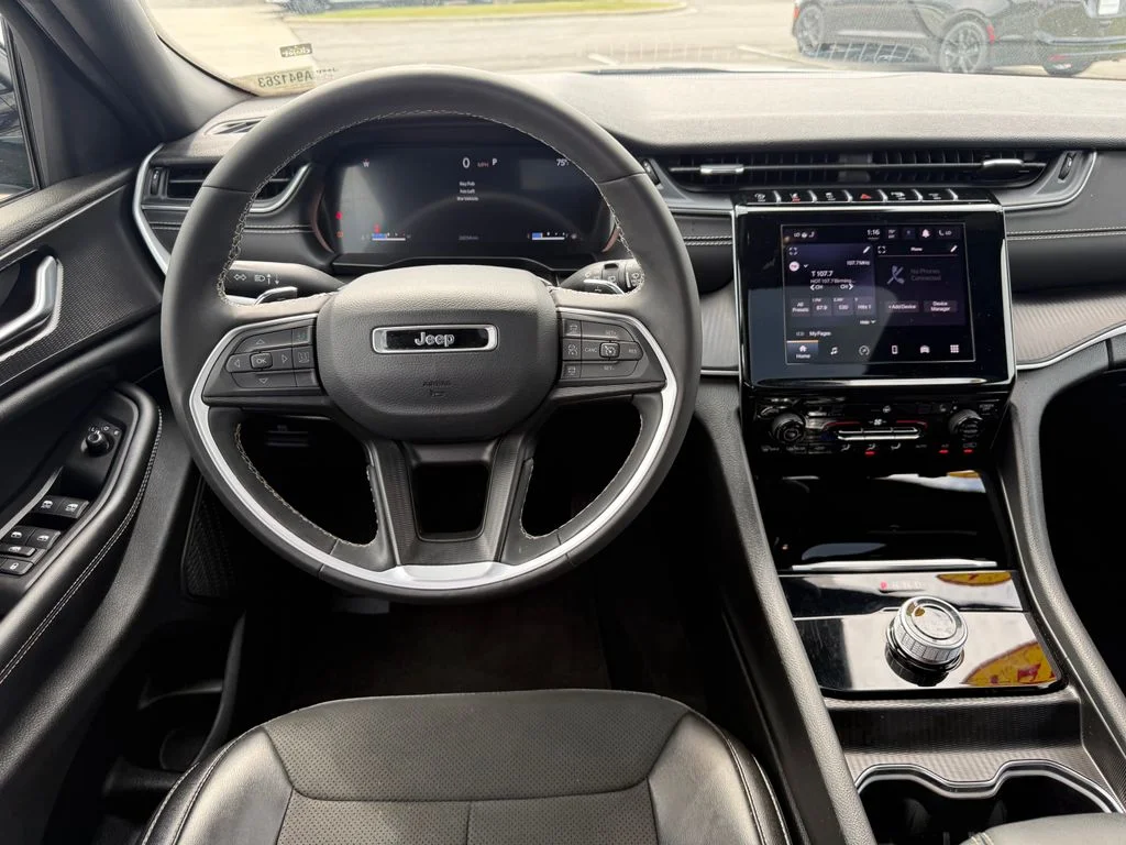 Used 2024 Silver Jeep Altitude X image 8